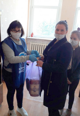 Волонтёры «Единой России» оказали помощь семьям с детьми