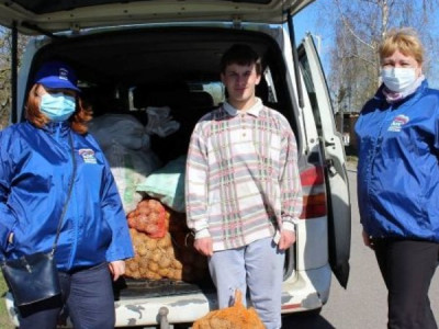 Волонтёры Славска оказали многодетным семьям продуктовую помощь