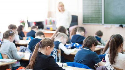 "Единая Россия" взяла на контроль оплату труда педагогов