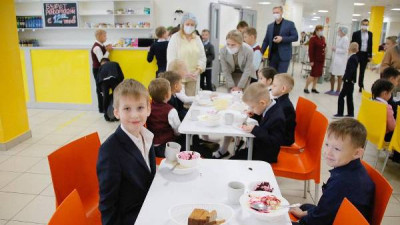 "Единая Россия": школьники и родители довольны горячим питанием