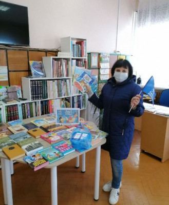 Единороссы Правдинска передали книги в библиотеки муниципалитета