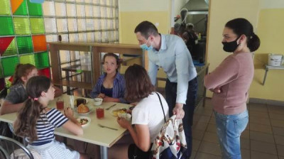 Единороссы Мамоново проверили качество питания в школьном лагере