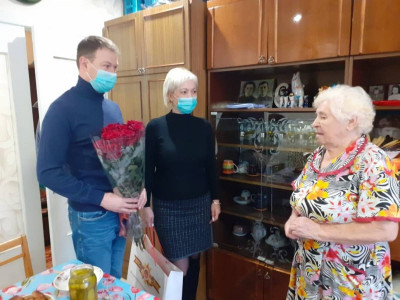 Единороссы поздравили с 90-летием ветерана Великой Отечественной