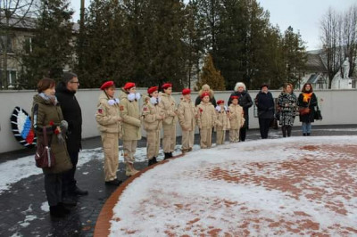 Славские единороссы почтили память неизвестного солдата