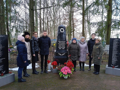 Единороссы почтили память погибших воинов