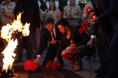Единороссы приняли участие в акции «Свеча памяти»
