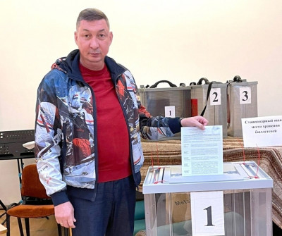 Евгений Верхолаз проголосовал на выборах