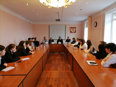 Единороссы провели встречу со старшеклассниками Правдинска