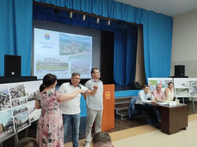 Леонид Шибаев провёл встречу с местными жителями
