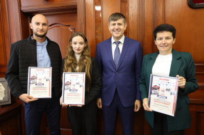 Андрей Кропоткин вручил дипломы победителям  «Диктанта Победы»