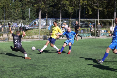 Единороссы посетили турнир по мини-футболу