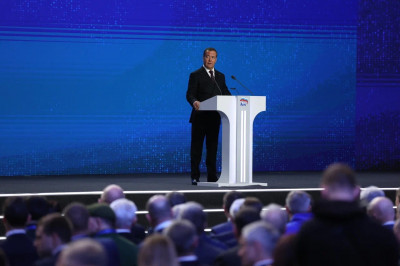 Дмитрий Медведев открыл пленарное заседание XXI Съезда партии