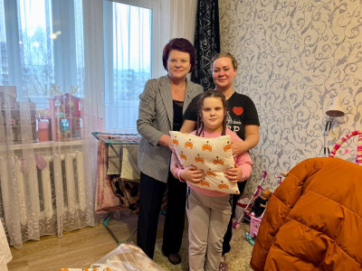 Марина Оргеева вручила подарок в рамках акции «Ёлка желаний»