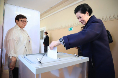 Елена Дятлова проголосовала на выборах президента России