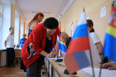 Елена Дятлова проголосовала на выборах губернатора региона