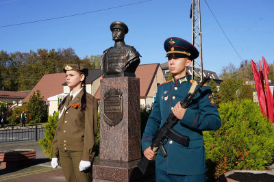 Единороссы почтили память советских воинов