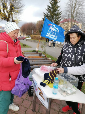 Единороссы Правдинска провели очередную акцию по сбору гумпомощи