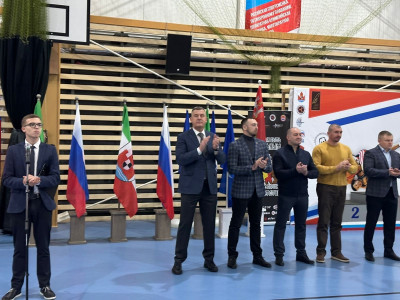 Единороссы провели соревнования по греко-римской борьбе