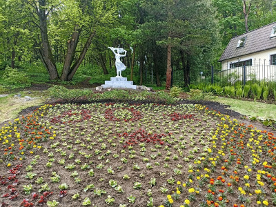 В Светлогорске установили отремонтированную скульптуру