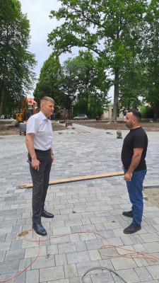 Владимир Устинов проверил ход работы по реконструкции парка