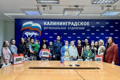 ЕР передала школьные наборы в рамках акции «Собери ребёнка в школу»