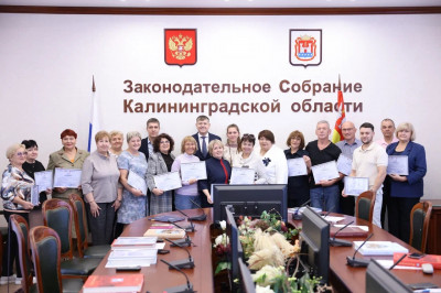 Андрей Кропоткин вручил дипломы выпускникам партийных курсов