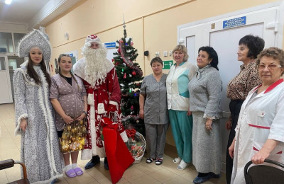 Единороссы Черняховска поздравили молодых мам