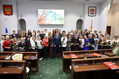 Андрей Кропоткин поздравил женщин сферы образования