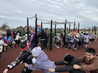 Единороссы Славска открыли новую детскую площадку